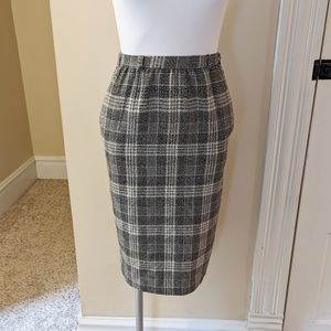 Vintage Stefanie black and cream plaid pencil skirt fits size 0